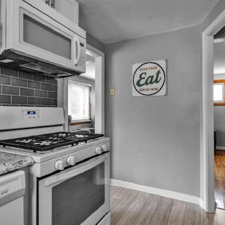 Gorgeous 2 Queen Bedroom Lower Apartment In North Buffalo With Free Driveway Parking المظهر الخارجي الصورة