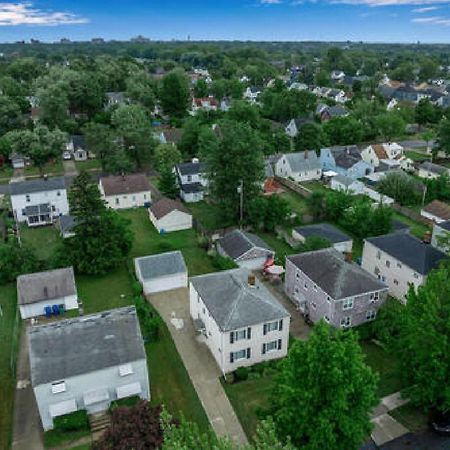 Gorgeous 2 Queen Bedroom Lower Apartment In North Buffalo With Free Driveway Parking المظهر الخارجي الصورة