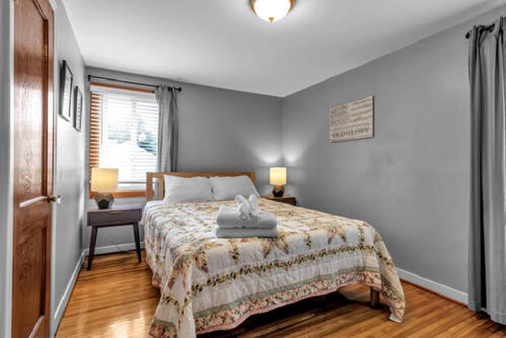 Gorgeous 2 Queen Bedroom Lower Apartment In North Buffalo With Free Driveway Parking المظهر الخارجي الصورة
