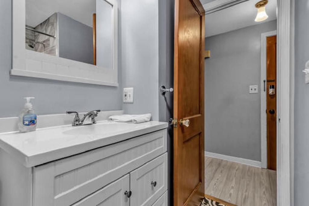 Gorgeous 2 Queen Bedroom Lower Apartment In North Buffalo With Free Driveway Parking المظهر الخارجي الصورة