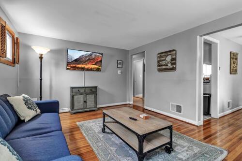 Gorgeous 2 Queen Bedroom Lower Apartment In North Buffalo With Free Driveway Parking المظهر الخارجي الصورة